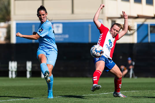 Emma Rolston of Avaldsnes and Malin Brenn of Lyn and