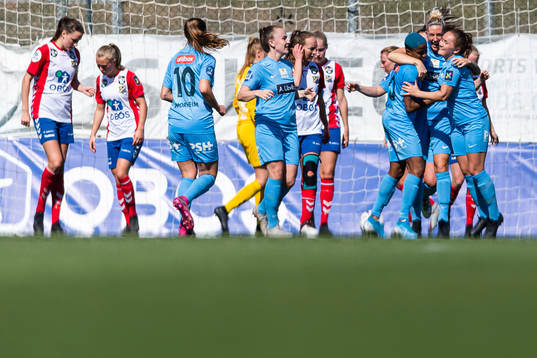 Players of of Avaldsnes celebrate