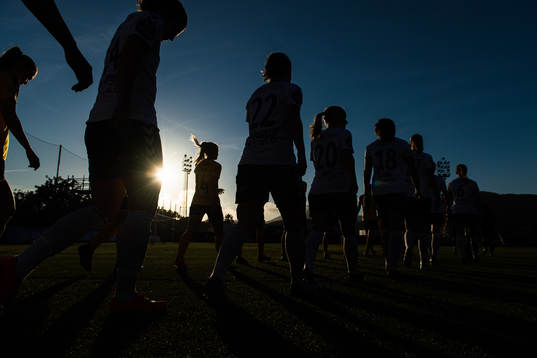 The players enter the pitch