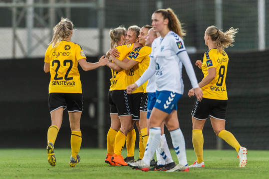 Emilie Nautnes of LSK Kvinner celebrates with team mates