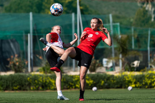 Linnea Laupstad and Alise Tilde Evensen of Arna-Bjørnar