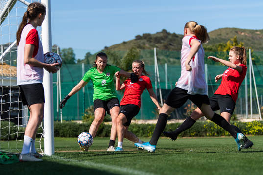 Goalkeeper Andrea Kvamme and Andrine Mo of Arna-Bjørnar