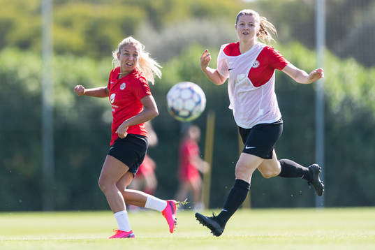 Rikke Nygard and Andrine Mo of Arna-Bjørnar