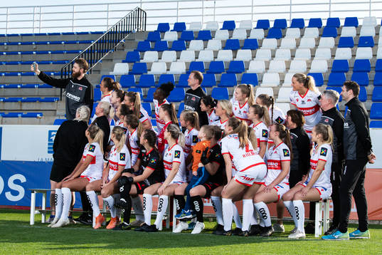 Thomas Lyngbø, assistant coach of Sandviken, takes a team