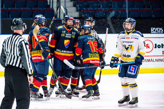 Djurgårdens Josefin Bouveng jublar