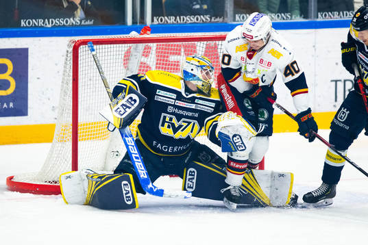 s målvakt Hugo Alnefelt och Djurgårdens Jacob Josefson