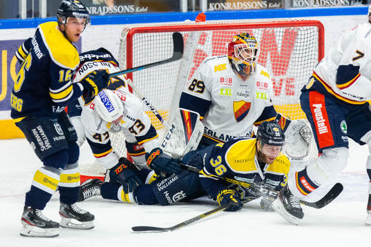 Djurgårdens Tobias Björnfot och målvakt Niklas Svedberg