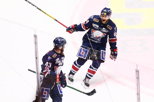 Linköpings Jimmy Andersson jublar med Nichlas Hardt