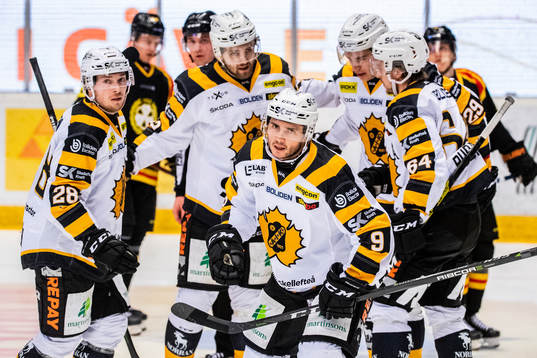 Skellefteås Darren Nowick jublar