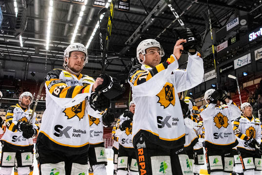 Skellefteås Joakim Lindström jublar
