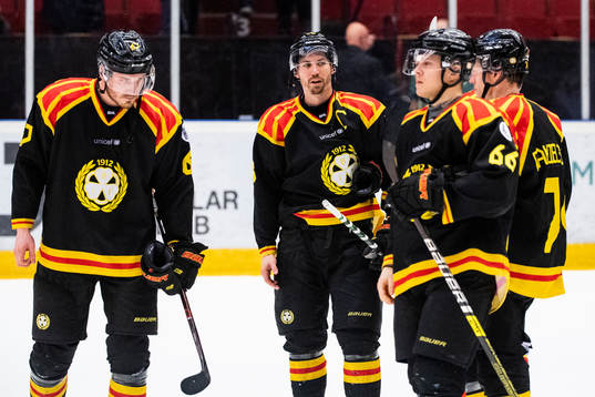 Brynäs Anton Rödin deppar med lagkamrater
