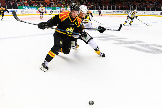 Brynäs Greg Scott och Skellefteås Tuomas Kiiskinen