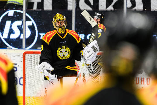 Brynäs målvakt Samuel Ersson deppar