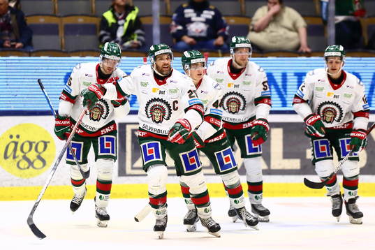 Frölundas Joel Lundqvist jublar med sina lagkamrater