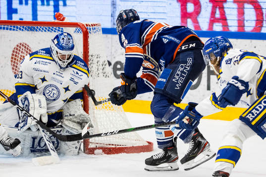 Leksands målvakt Axel Brage och Växjös Richard Gynge