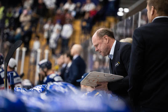Leksands assisterande tränare Per-Erik Eklundunder