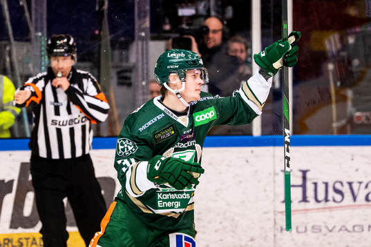 Färjestads Carl Jakobsson jublar
