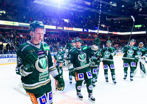Färjestads Gustav Rydahl och Jonathon Blum jublar
