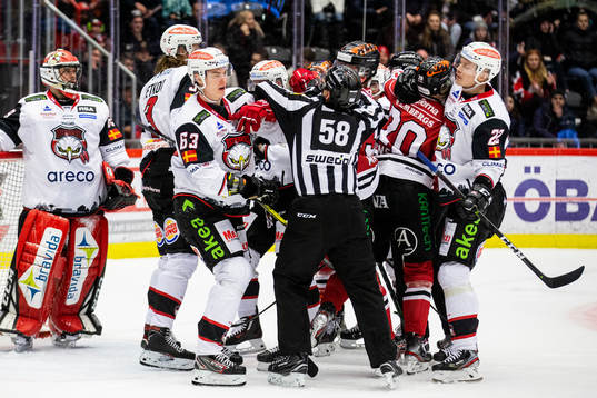 Malmö Redhawks Fredrik Händemark och Örebros Marcus
