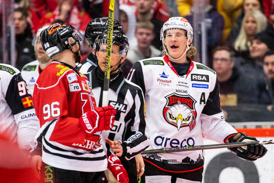 Örebros Robin Kovacs och Malmö Redhawks Emil Sylvegård