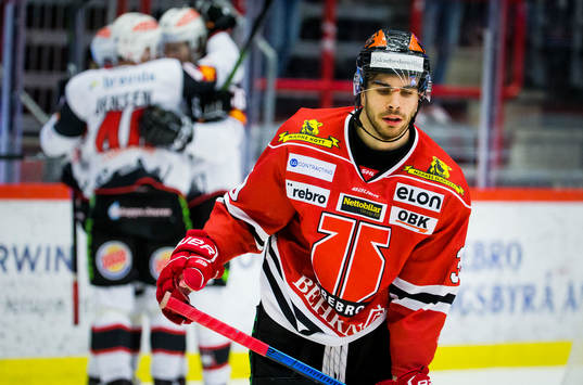 Örebros Jordan Boucher deppar vid 0-2 målet
