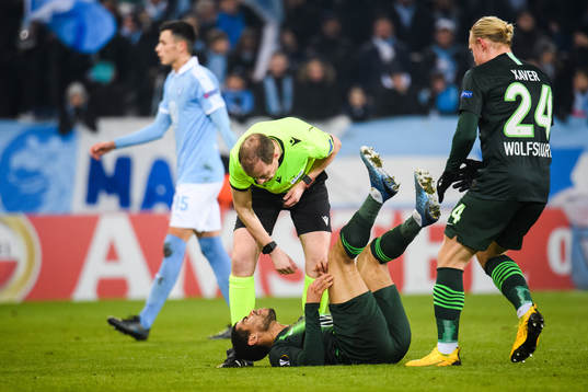 Paulo Otavio of Wolfsburg in pain