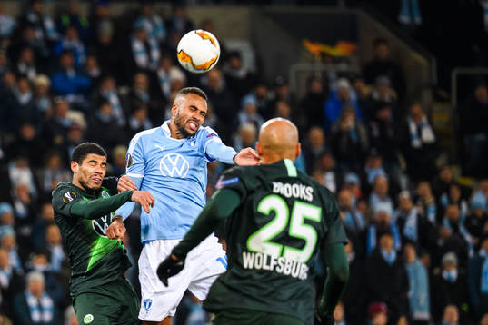 Isaac Kiese Thelin of Malmö FF and Paulo Otavio of