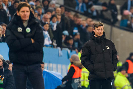 Oliver Glasner, head coach of Wolfsburg and Jon Dahl