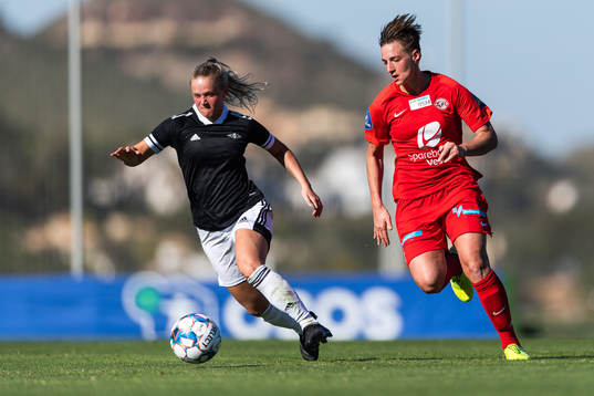 Maiken Bakke of Rosenborg Kristina Erman of Arna-Bjørnar