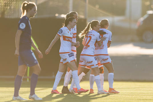 Maria Brochmann celebrates with Vilde Hasund, Ingrid Ryland