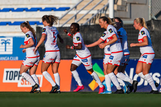 Kennya Cordner of Sandviken celebrates with team mates