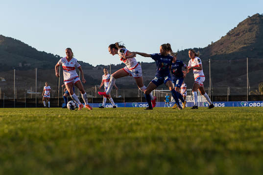 Vilde Hasund of Sandviken competes for the ball with Celin