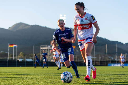 Rikke Marie Madsen of Vålerenga and Vilde Hasund of