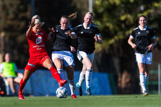 Rikke Nygard of Arna-Bjørnar competes for the ball with