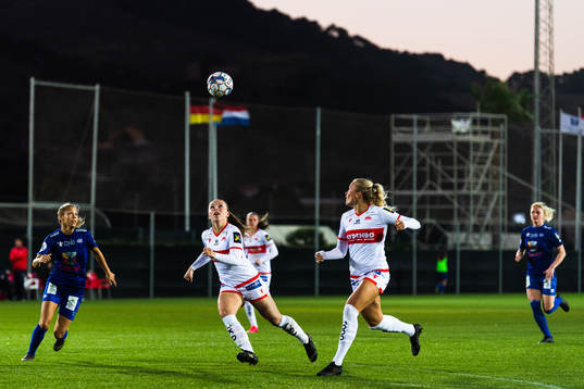 Celin Bizet Ildhusøy against Marte Bjelde Hjelmhaug and