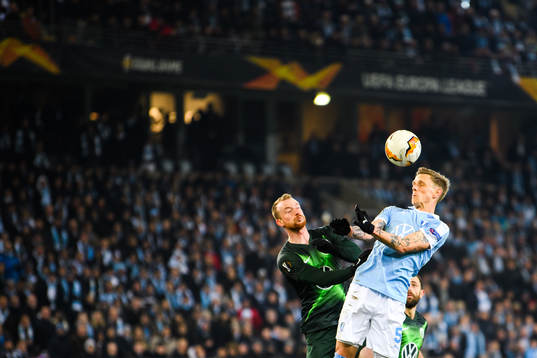 Maximilian Arnold of Wolfsburg and Sören Rieks of Malmö FF