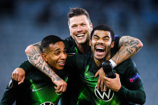 Daniel Ginczek and João Victor of Wolfsburg celebrate