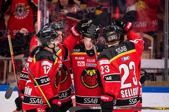 Luleås Noel Gunler jublar med lagkamrater