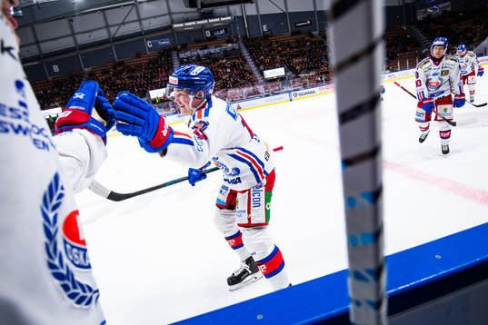 Oskarshamns Jonas Engström jublar