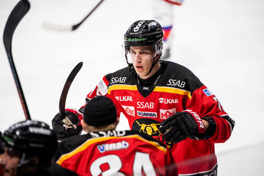 Luleås Arttu Ilomäki jublar