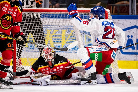 Oskarshamns Filip Karlsson jublar