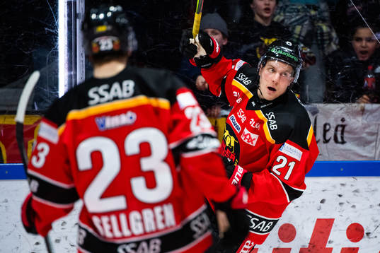 Luleås Juhani Tyrväinen jublar