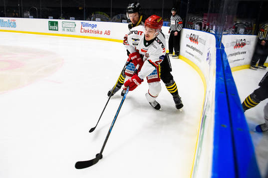 s Robin Jacobsson och Modos Jonathan Johansson