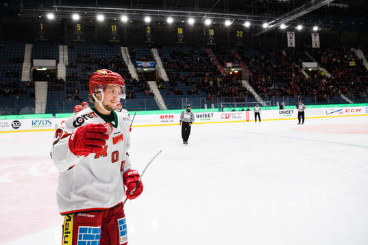 Modos Tobias Enström jublar