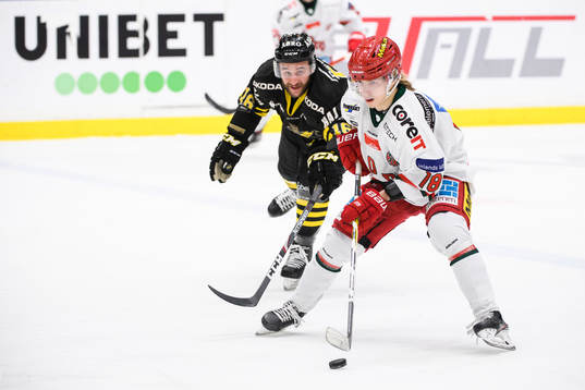 s John Henrion och Modos Iikka Kangasniemi