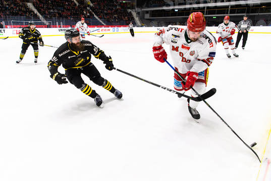 s Johan Larsson och Modos Daniel Sylwander