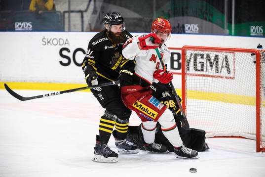 s Johan Larsson och Modos Daniel Sylwander