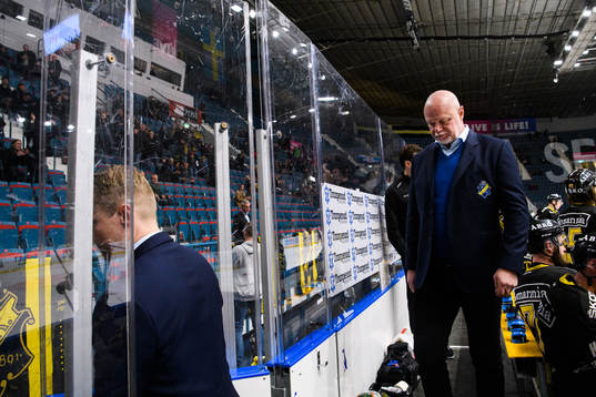 s tränare Roger Melin deppar