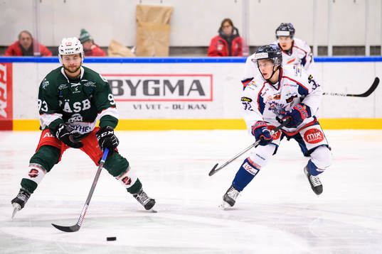 Väsbys Andreas Maier och Halmstads Hampus Johansson