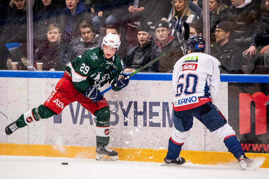 Väsbys Robin Karlsson och Halmstads Martin Pärna